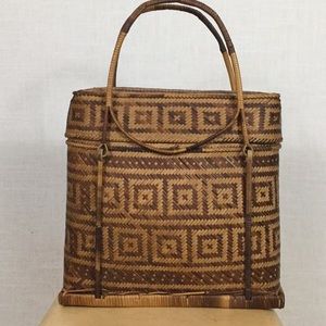 Vintage woven wicker handbag - stunning